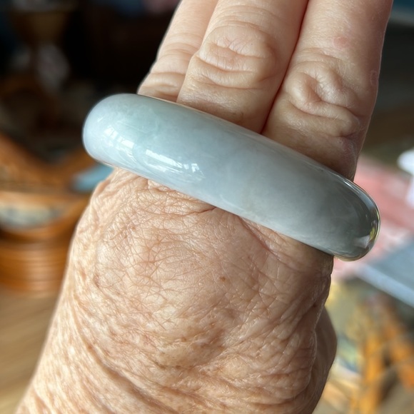 JADE BANGLE 59mm, 16 mm wide , 7.2mm thick - Picture 2 of 7